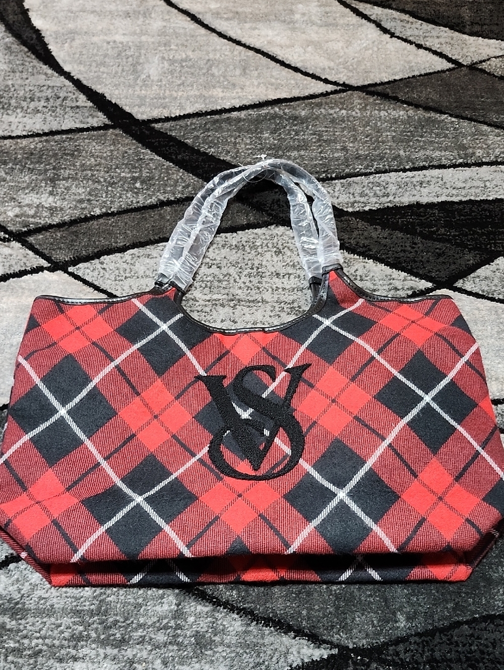 VICTORIA SECRET 2023 PLAID EMBROIDERED RAISED BLACK SHERPA LOGO WEEKENDER TOTE - Picture 11 of 14